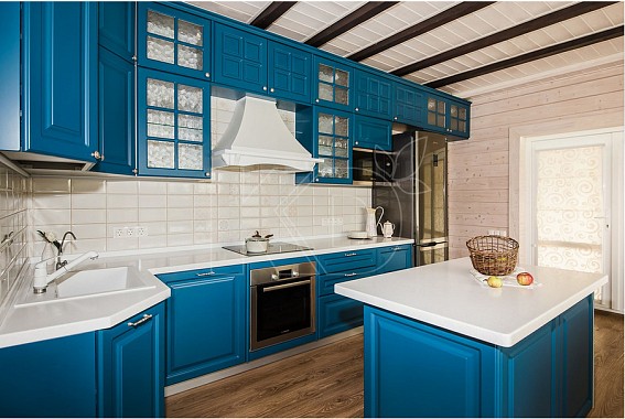 Яркая кухня классика