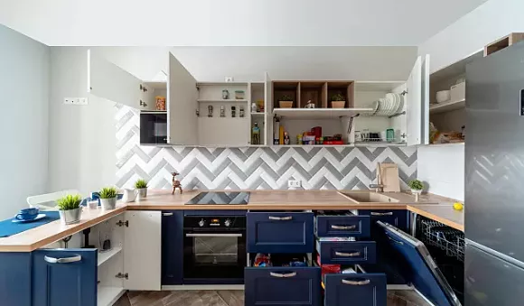 Синяя кухня в Санкт-Петербурге